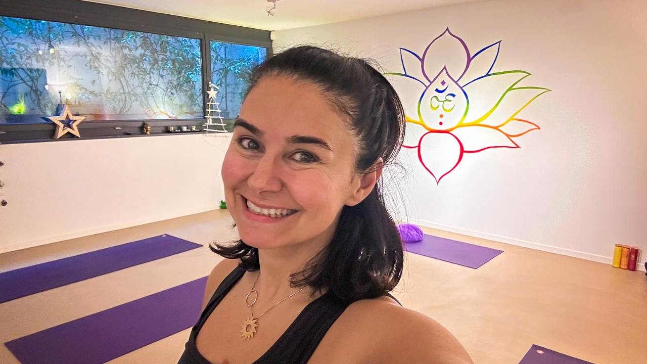 Ceylan guiding supportive winter yoga